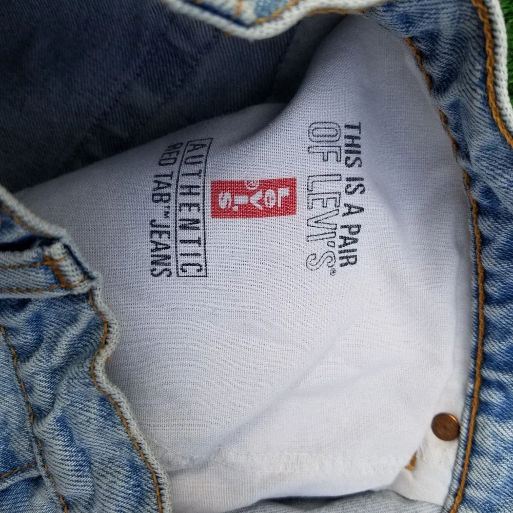 Vintage Levi's 570 Jeans Mens 32x32 Light Blue Baggy Fit Denim  90s